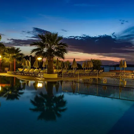 Mediterranee מלון 4*